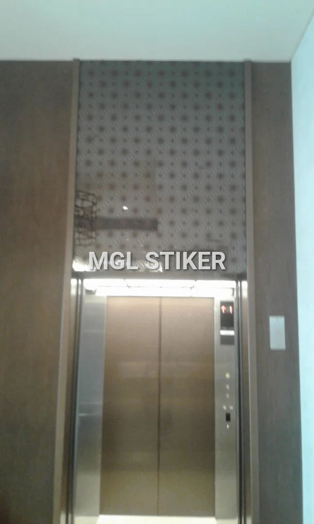 Sticker sandblast dengan motif geometris bintang elegan terpasang pada panel kaca di atas pintu lift, menciptakan tampilan dekoratif dan privasi modern. Temukan berbagai pilihan cutting sticker sandblast berkualitas tinggi dari MGL Stiker. Sticker sandblast dengan motif geometris bintang elegan terpasang pada panel kaca di atas pintu lift, menciptakan tampilan dekoratif dan privasi modern. Temukan berbagai pilihan cutting sticker sandblast berkualitas tinggi dari MGL Stiker.